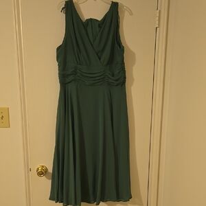 Elegant Green Sleeveless Dress